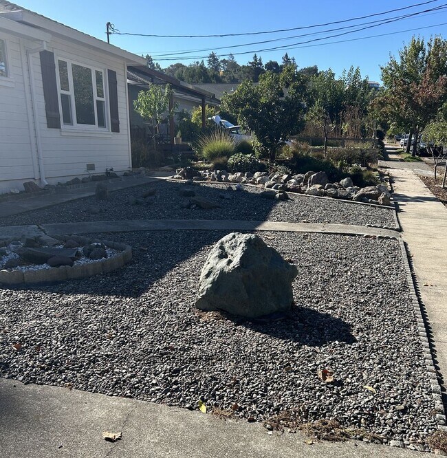 Building Photo - West Petaluma Home