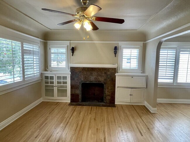 Building Photo - Timeless 2 Bedroom Home in Historic Washin...