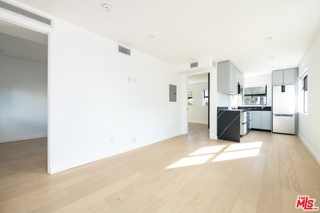 Building Photo - 1325 Cabrillo Ave