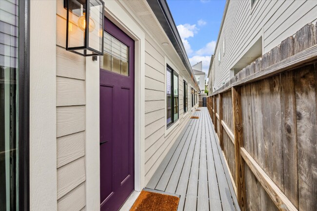 Foto del edificio - 5844 Darling St