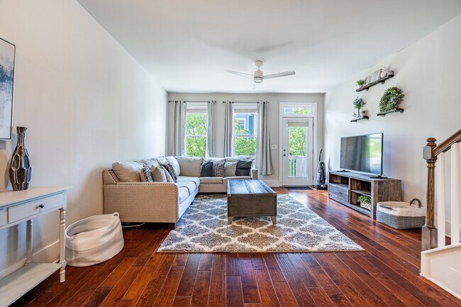 Foto del edificio - Furnished, short-term lease available now ...