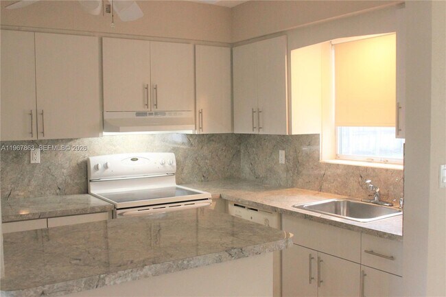 Foto del edificio - 1900 N 32nd Ct