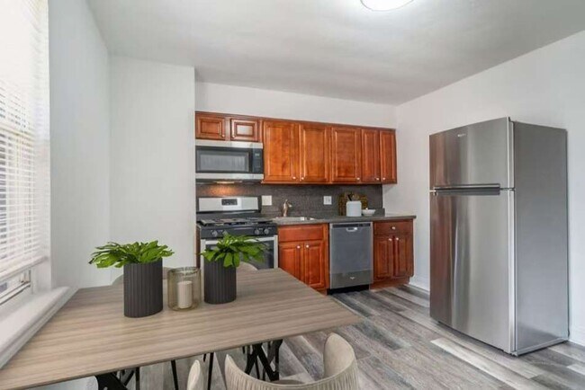 Cocina - Clásica - Tall Tree Village Apartments