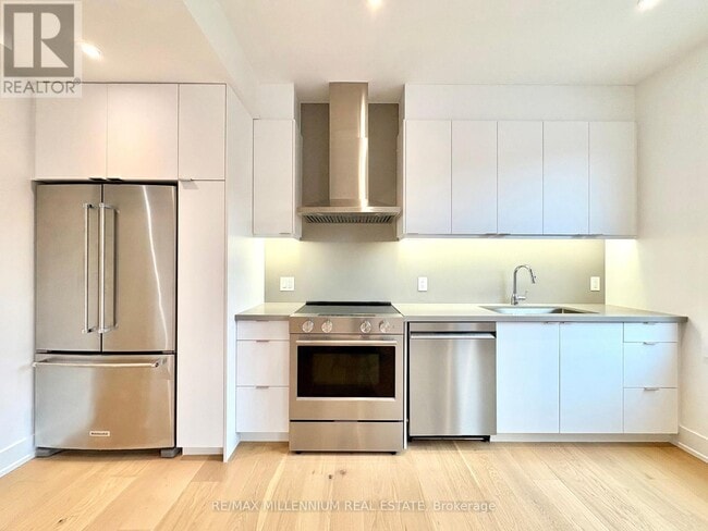 Building Photo - 155 Dovercourt Rd