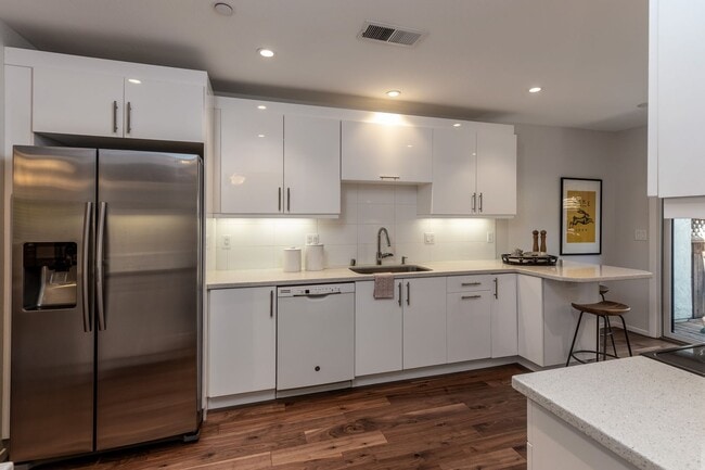 Building Photo - Downtown Los Altos Luxury Townhome