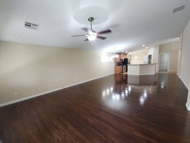 Building Photo - Single Story Home in Beautiful Gated Commu...