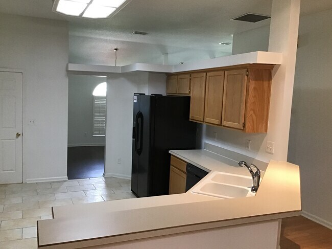 Building Photo - 2700 Darwin Ct