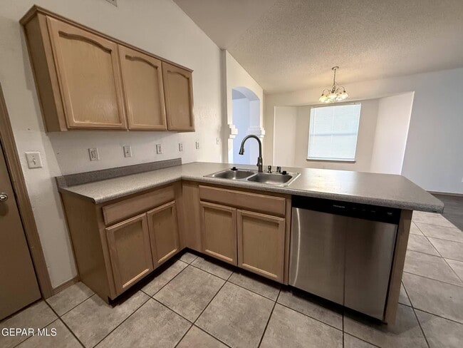 Foto del edificio - 5316 Lucio Moreno Dr