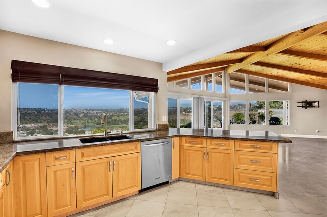 Foto del edificio - Luxury View Home On Canyon Rim