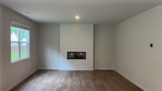 Building Photo - 285 Springwood Ln