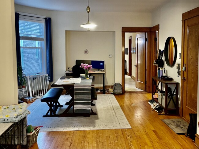 Foto del edificio - 4242 N Damen Ave