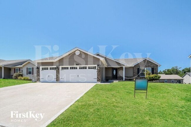 Building Photo - 520 Sceptre Rd