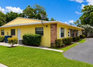 Building Photo - 3881 Riverside Dr