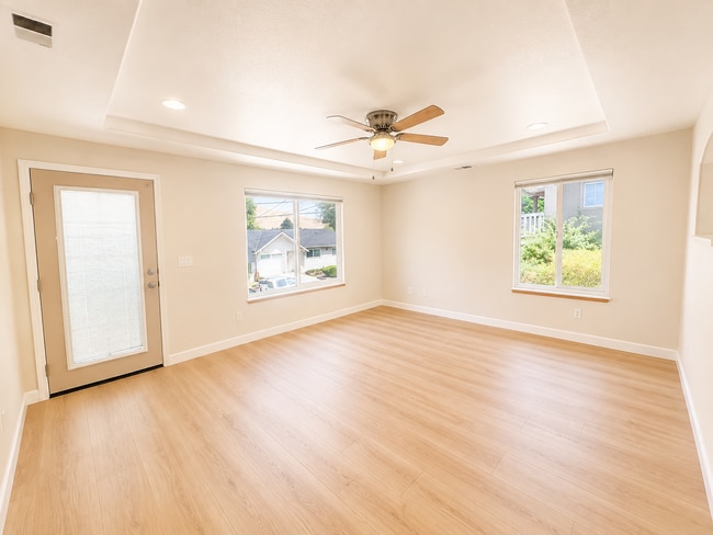 Building Photo - Beautifully Remodeled 2 Bed / 1 Bath Detached Home in Fremont's Desirable Niles Area