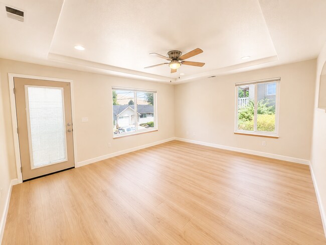 Foto del edificio - Beautifully Remodeled 2 Bed / 1 Bath Detached Home in Fremont's Desirable Niles Area