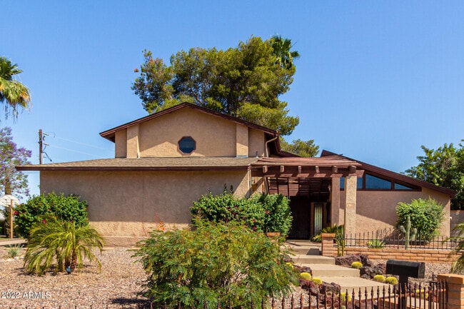 Building Photo - 1401 W Ocotillo Rd