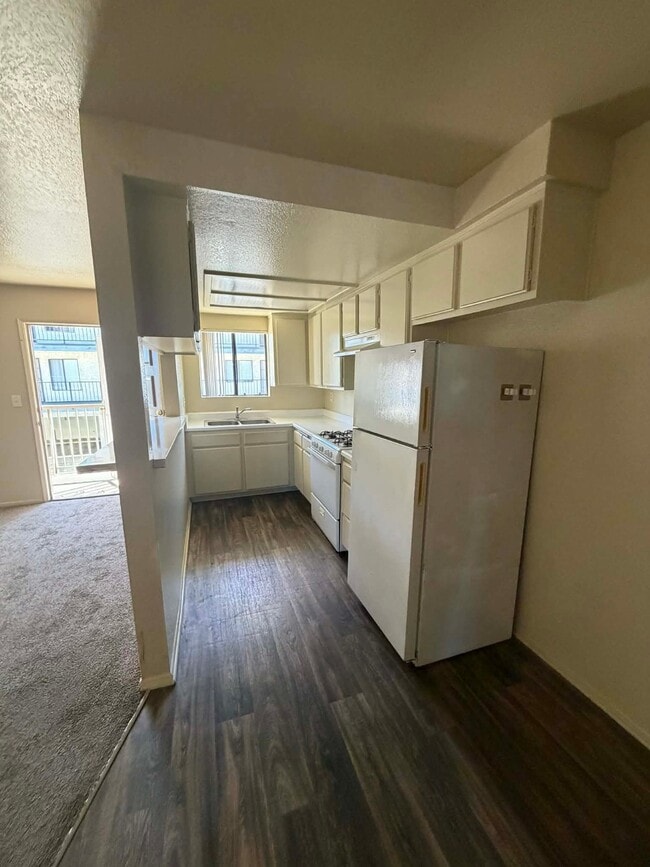 Building Photo - 13606 Cerise Ave