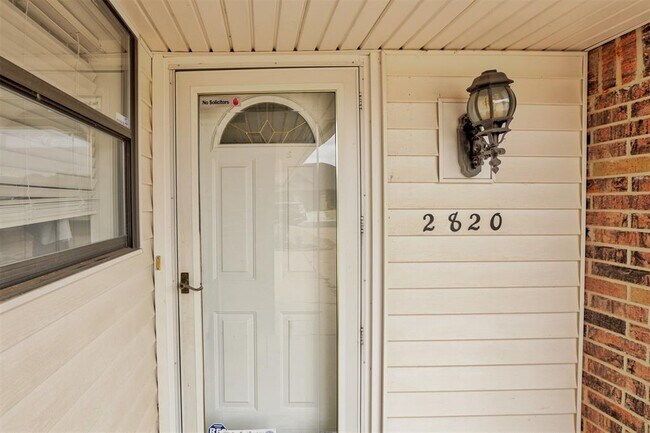 Building Photo - 2820 Dalewood Pl