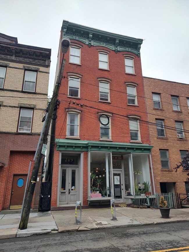Building Photo - 219 Montgomery St