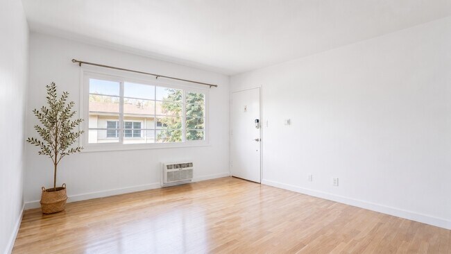 Foto del edificio - 1553-1555 Riverside Dr.