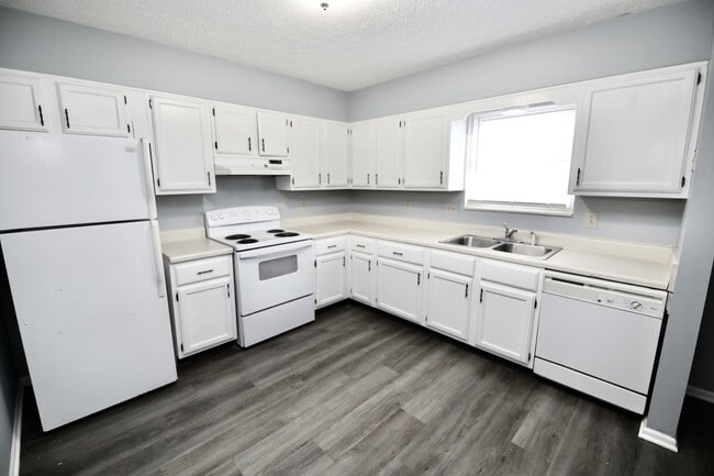 Building Photo - 2297 Ayers Dr