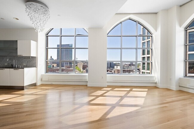 Building Photo - 360 Newbury St