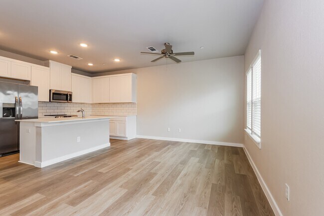 Building Photo - 18342 W Centro Cir