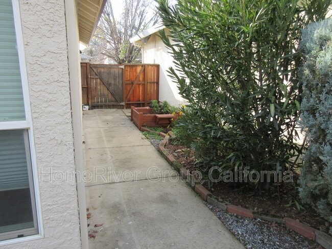 Building Photo - 121 Gilded Rock Cir