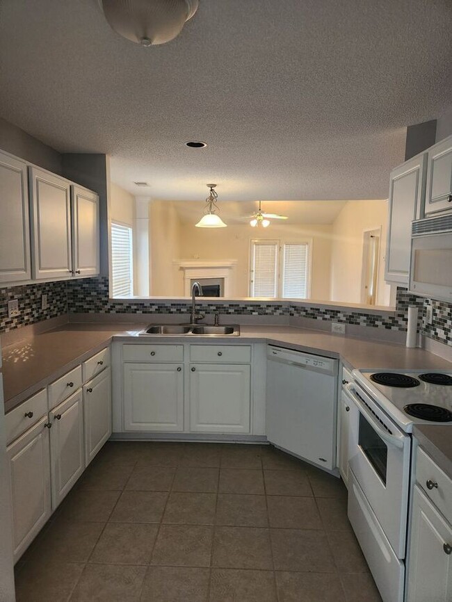 Foto del edificio - Lovely 2 Bedroom Bath