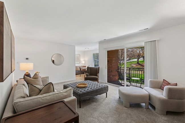 ReNew Howard Crossing - ReNew Howard Crossing Apartments