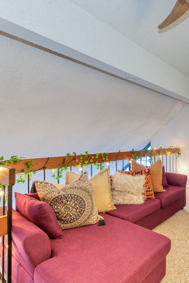 Loft - 1617 Carriage House Ter