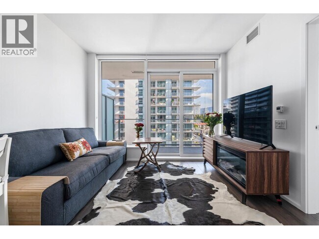 Photo du bâtiment - 3888 Evergreen Pl