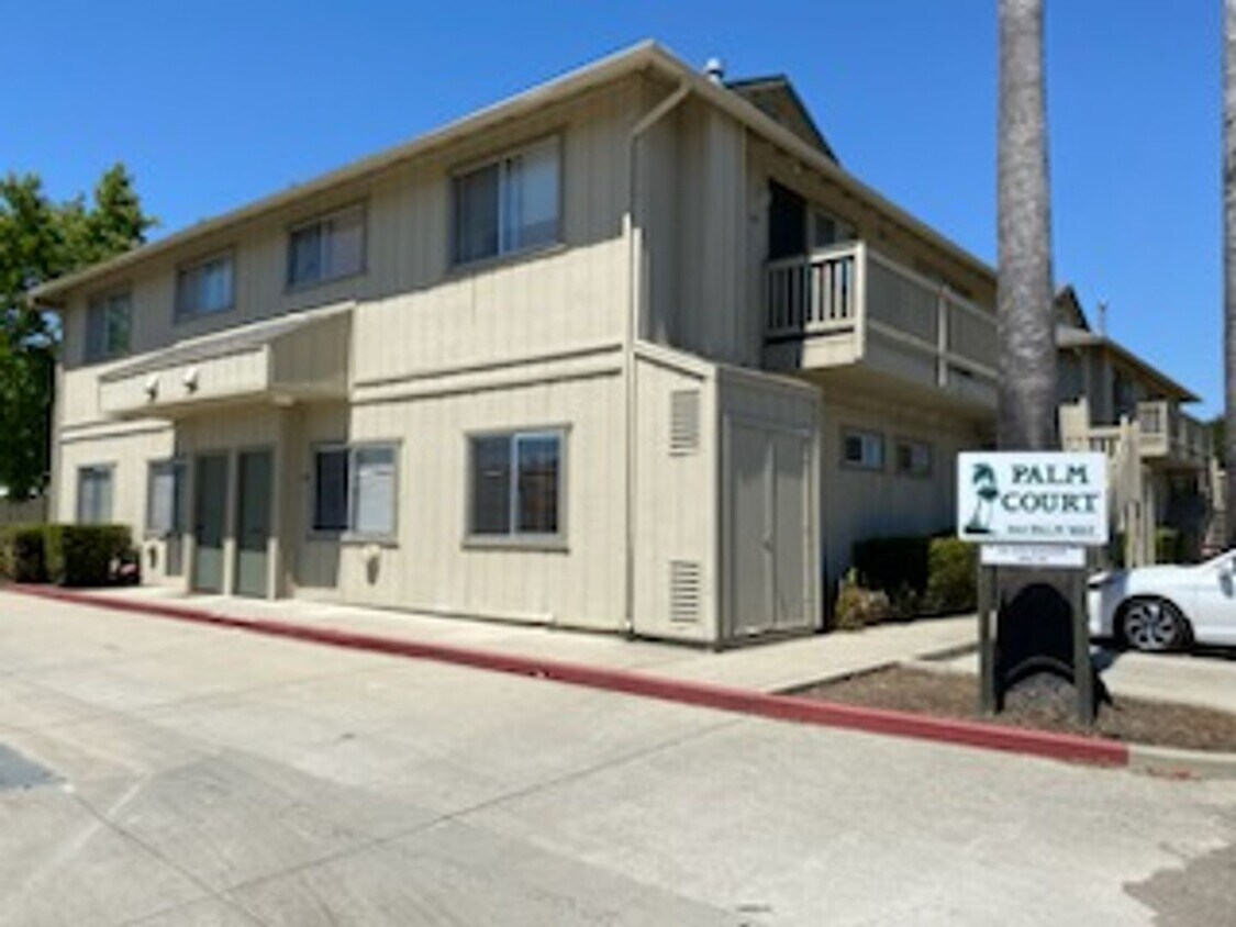 Building Photo - 363 Palm Way