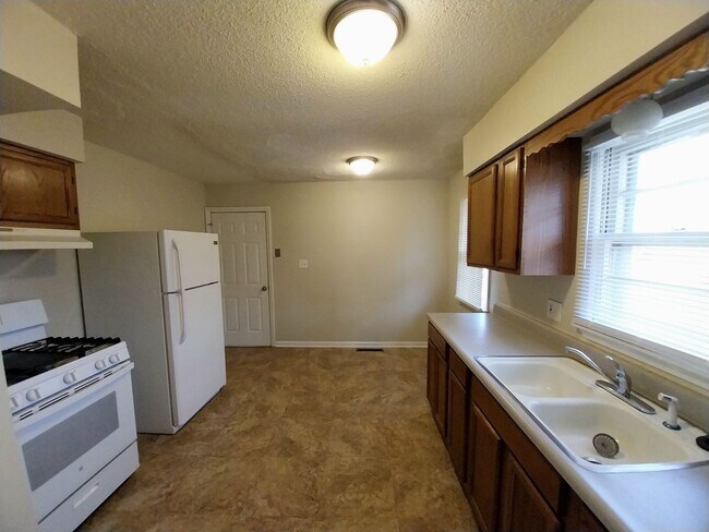 Building Photo - 1714 N Pearl St  (Move-In Ready)!!