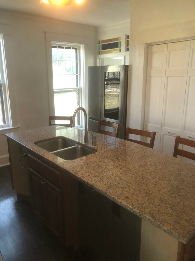 Building Photo - 489 Western Ave