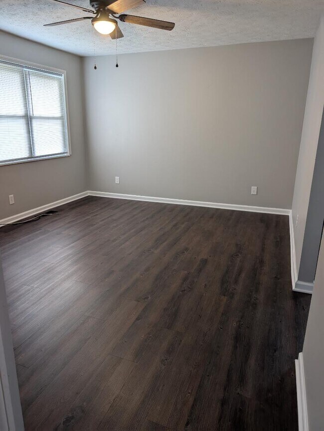 Building Photo - 105 Woodland Park Cir