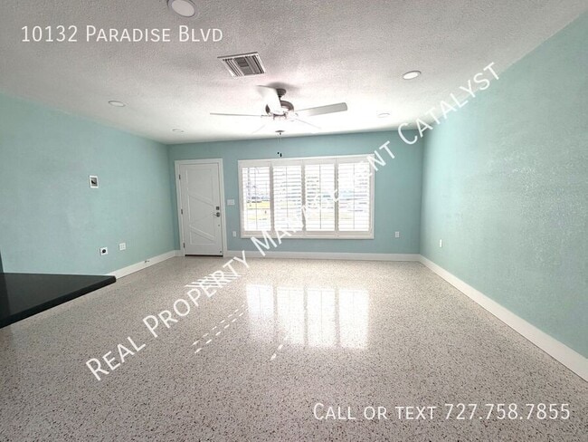 Foto del edificio - 10132 Paradise Blvd