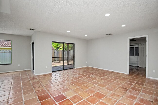 Foto del edificio - 7407 Silver Woods Ct