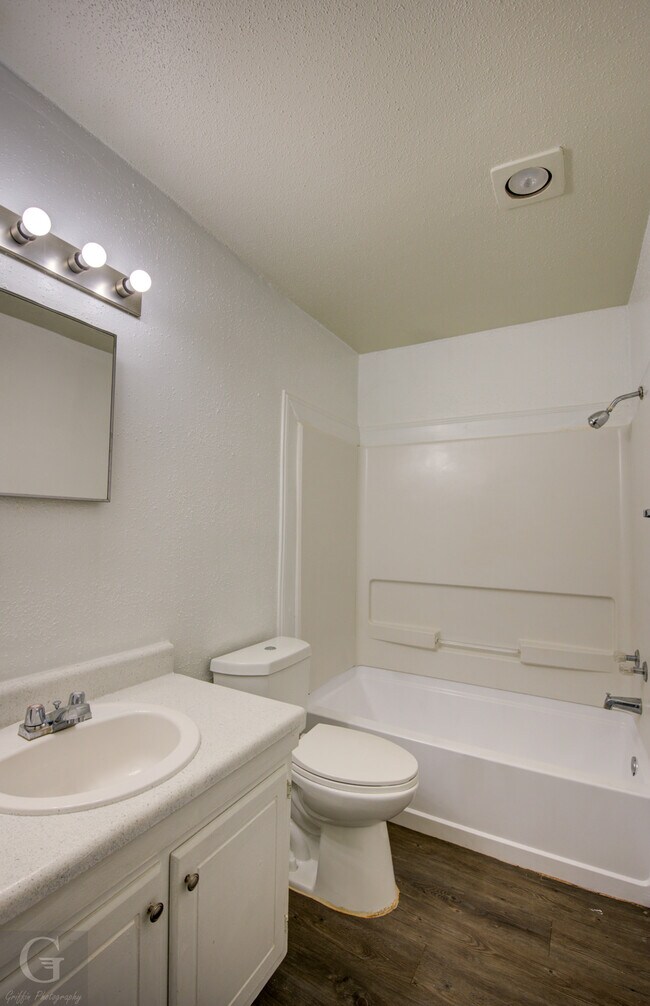 Foto del edificio - Parks on Village Apartment Homes