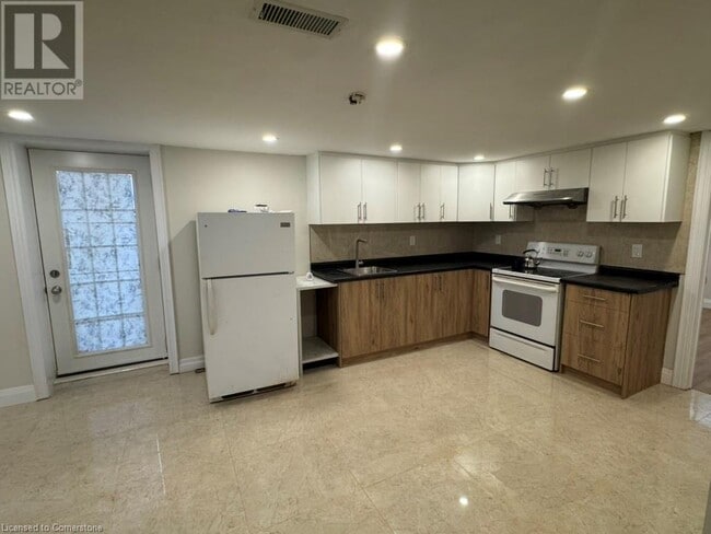 Building Photo - 60 Ramblewood Way