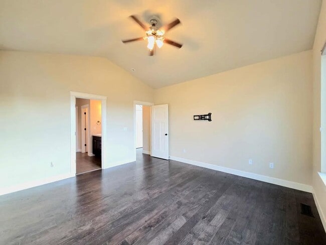 Building Photo - Large 3 bedroom, 3 bath newer build in sought after East Wenatchee neighborhood!