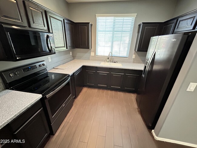 Foto del edificio - 9123 W Meadow Dr
