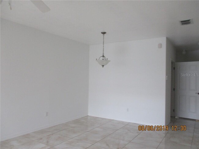 Building Photo - 527 Villa Del Sol Cir