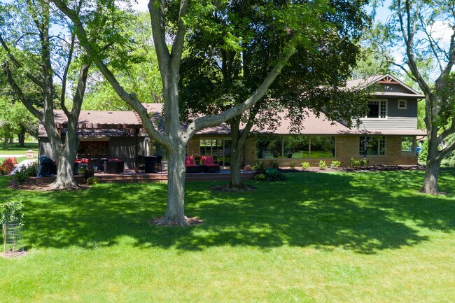 Foto del edificio - 701 Riverview Dr