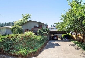 Building Photo - 6220-6222-6222 SE Alder St
