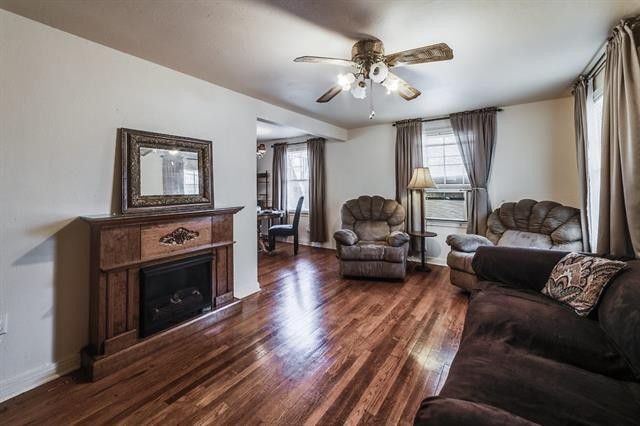 Building Photo - 214 University Ave