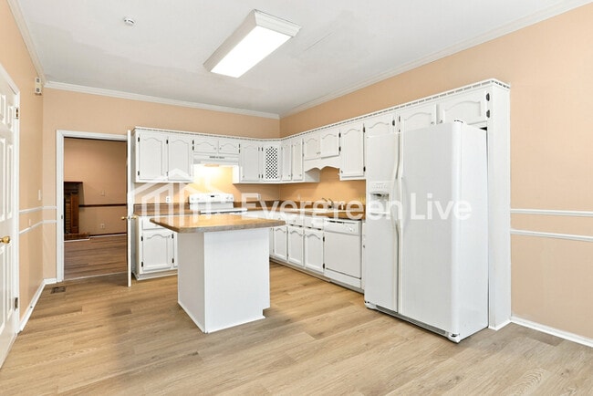 Foto del edificio - 6731 Remington Cir