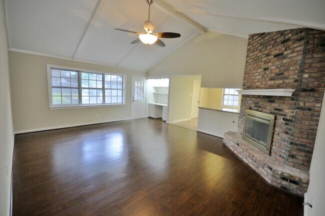 Foto del edificio - 7711 Dashwood Dr