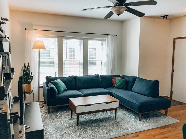 Foto del edificio - 4409 N Sacramento Ave