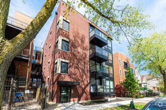 Building Photo - 3710 N Kenmore Ave